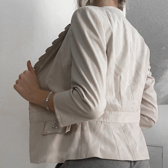 White House Black Market Cream Blazer (size 4) - Picture 3 of 3